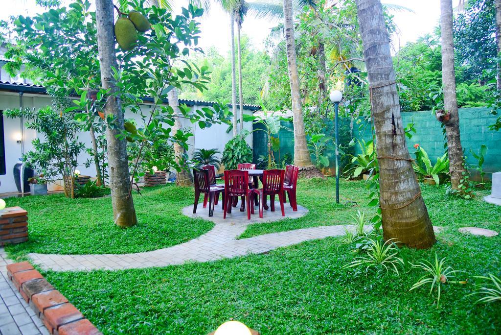 Hotel Moonstone Anuradhapura Exterior photo