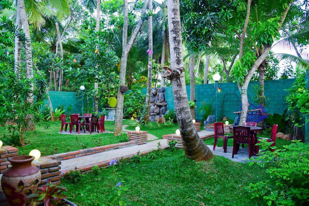 Hotel Moonstone Anuradhapura Exterior photo