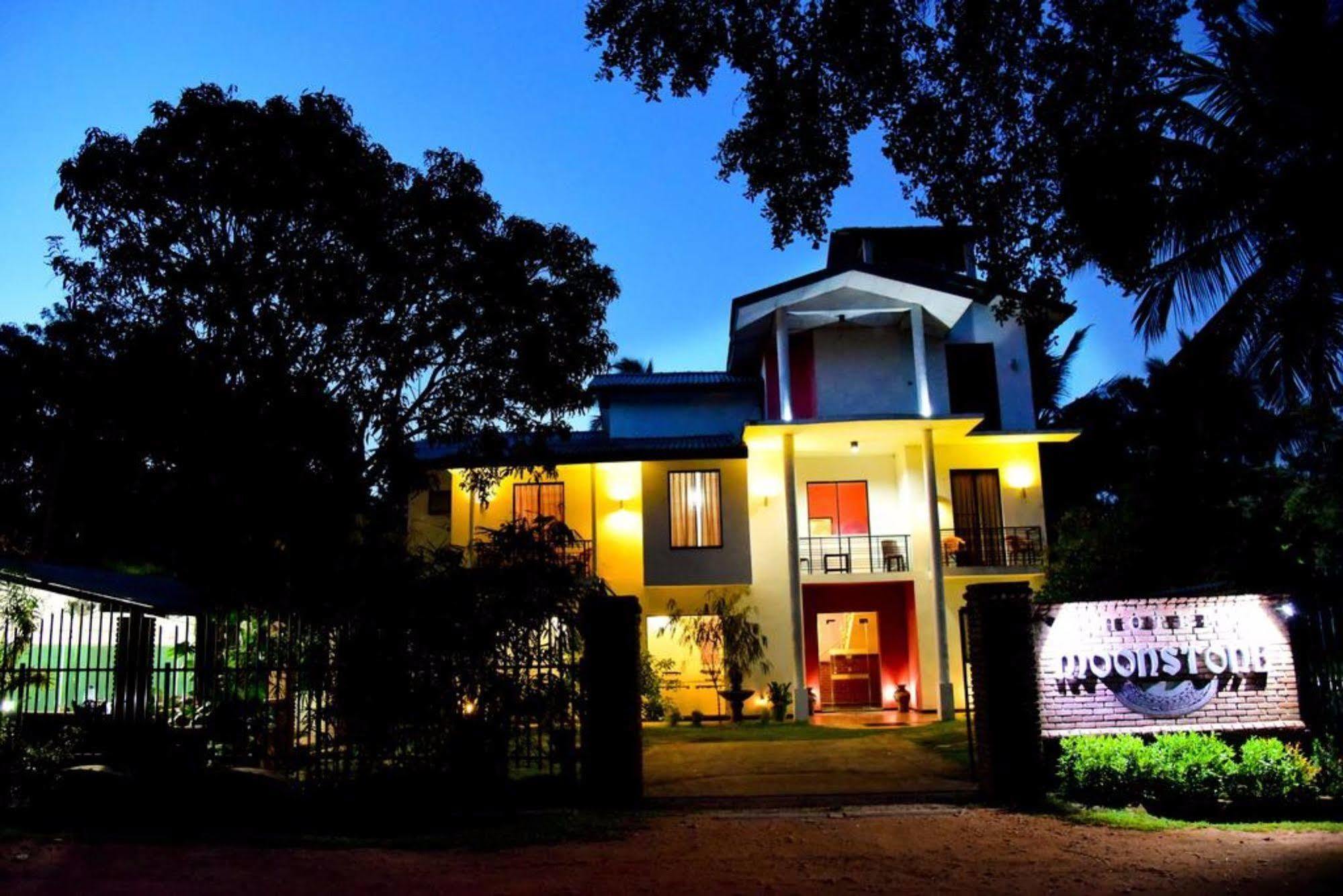 Hotel Moonstone Anuradhapura Exterior photo